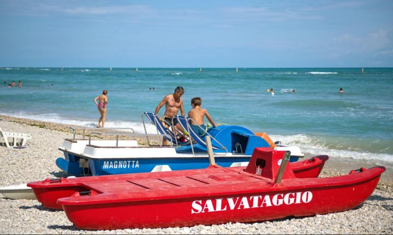 centrovacanzeverdemare en june-campsite-beach-marche 015